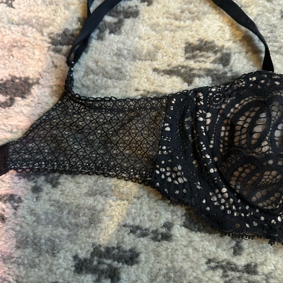 Victoria’s Secret Black and Nude Lacey Bra - Picture 2 of 2